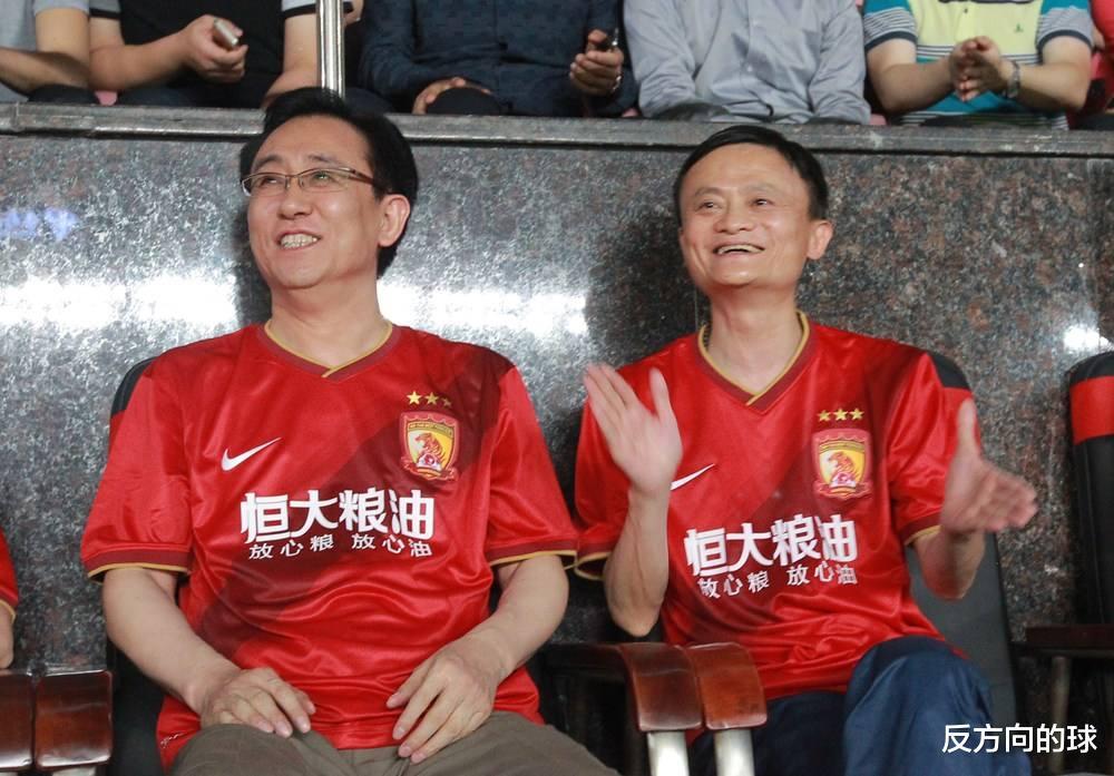 大连人降级广州易主，王健林与许家印为中国足球暗战十年，最终谁是赢家？(2)