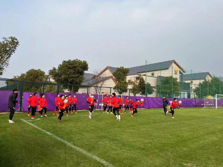 铿锵玫瑰再出发！中国女足在苏州进行场地训练(3)
