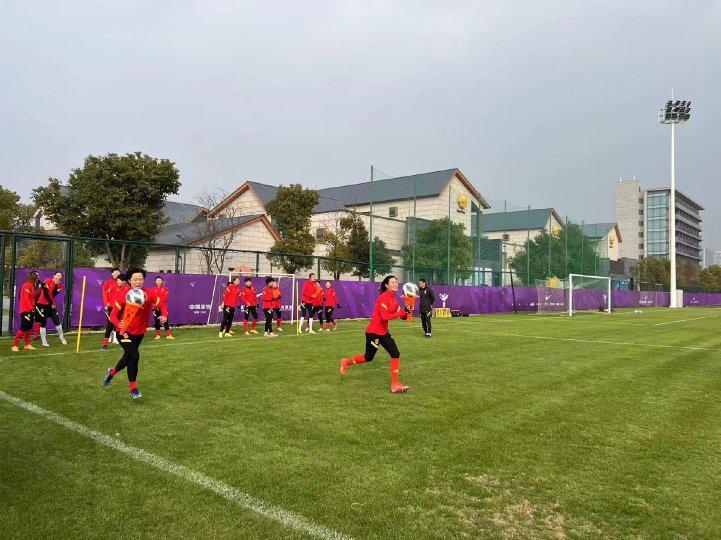 铿锵玫瑰再出发！中国女足在苏州进行场地训练(4)