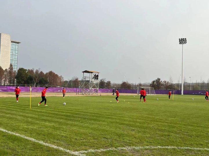 铿锵玫瑰再出发！中国女足在苏州进行场地训练(6)