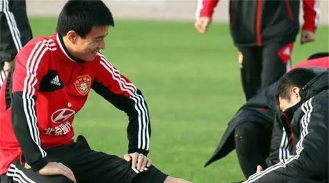 在中国足坛上，都有哪些实力人品俱佳的球员呢？志行风格成赞点(6)