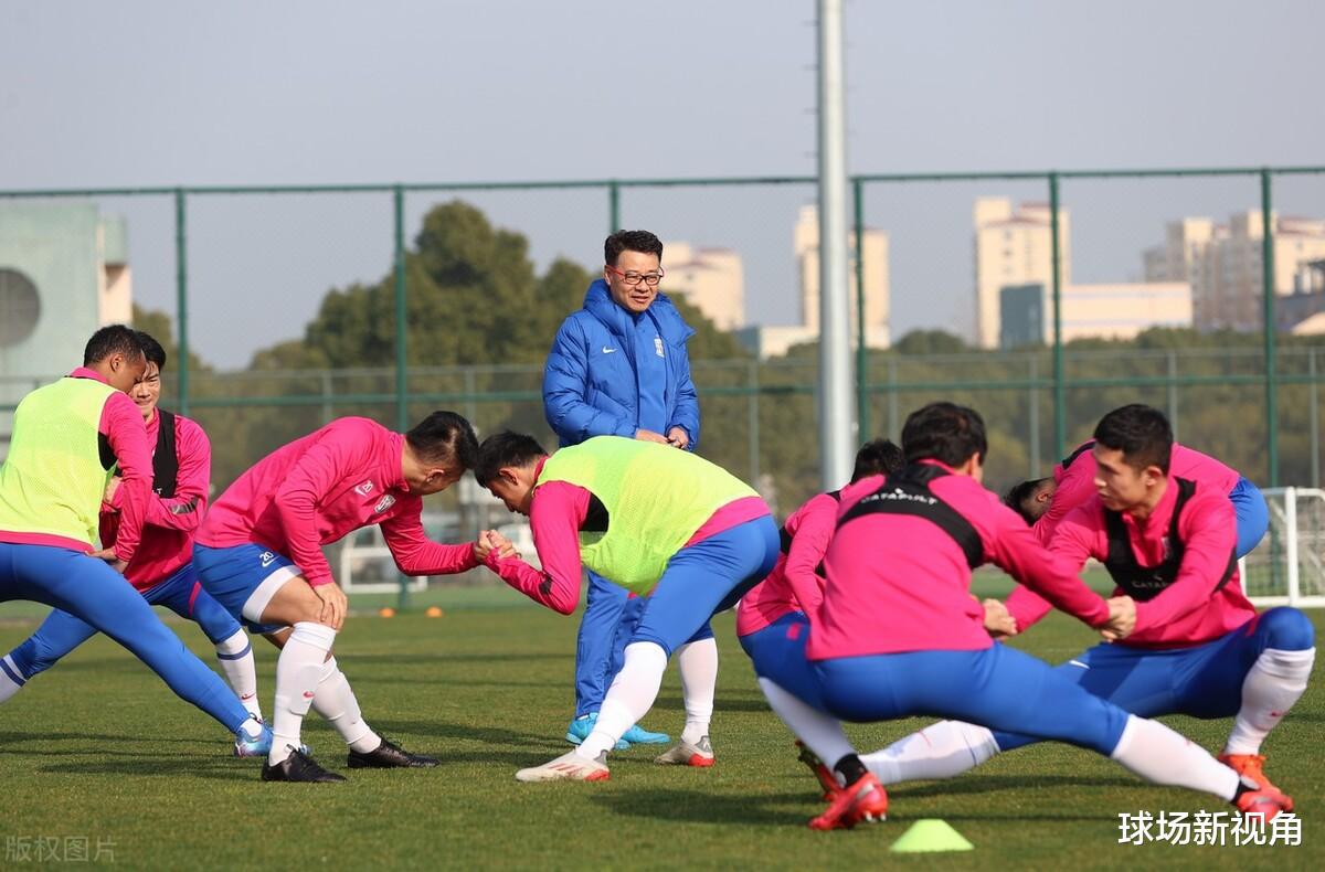 中超动态：足协或将开启临时转会窗口，上海申花球员只能领生活费(6)
