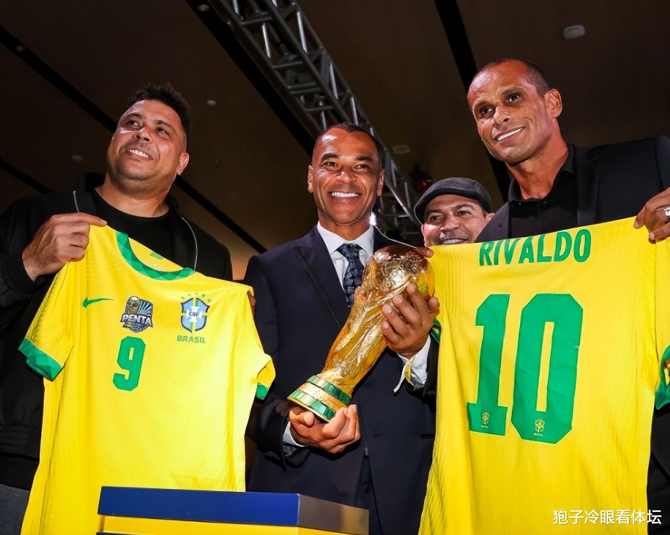巴西02世界杯冠军成员再聚首！王牌中场胖到完全认不出 远超大罗(3)