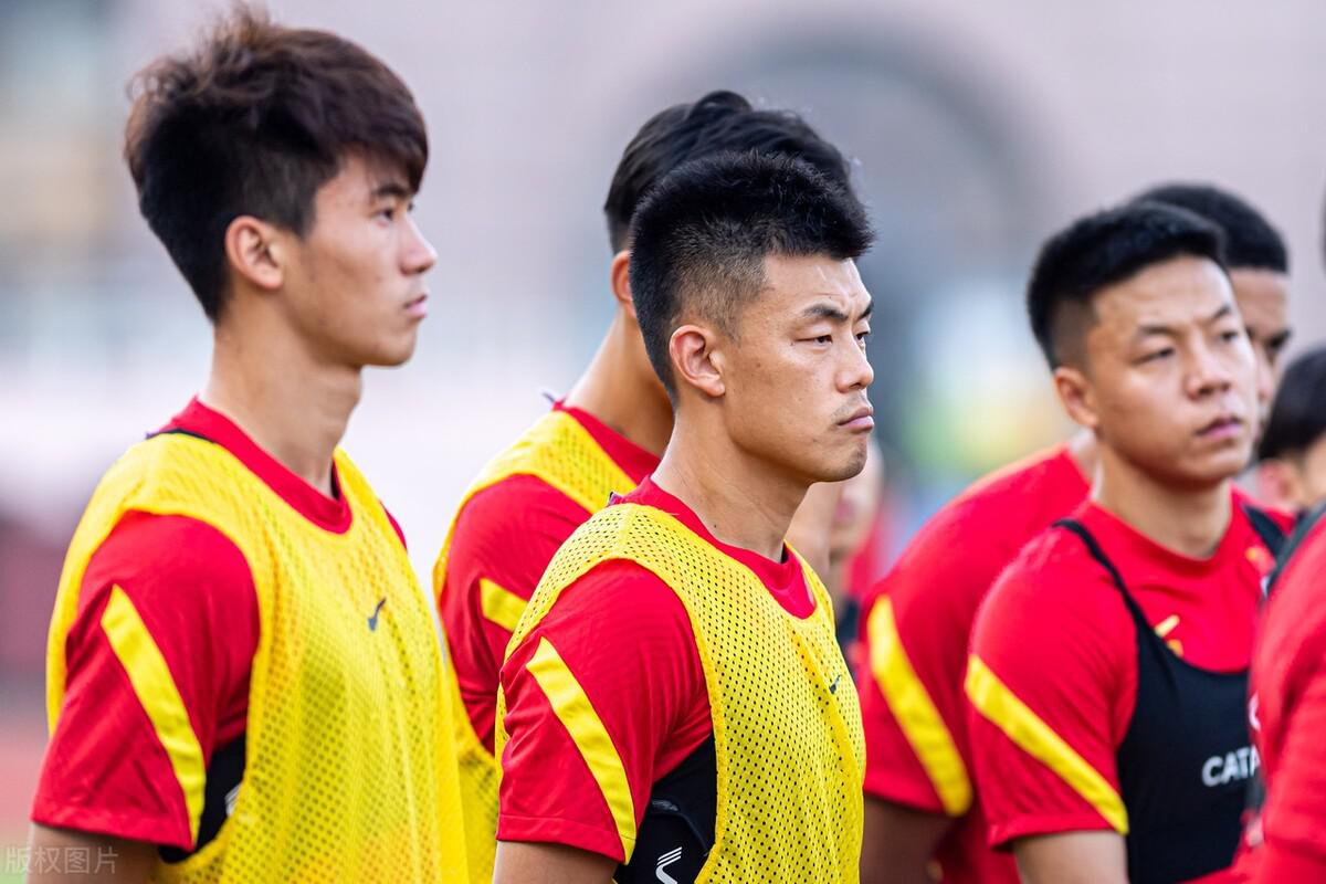 国足东亚杯首战阵容，2名超龄员领衔，扬科维奇拿韩国刷经验(4)