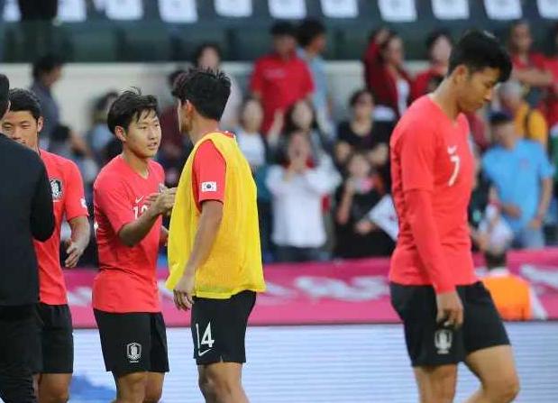 韩国有希望夺冠，东道主或主场饮恨，主教练备受争议(2)