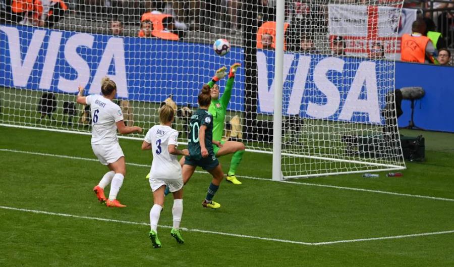 英格兰女足加时赛2-1德国队，首次夺得欧洲杯冠军。观众创纪录(3)