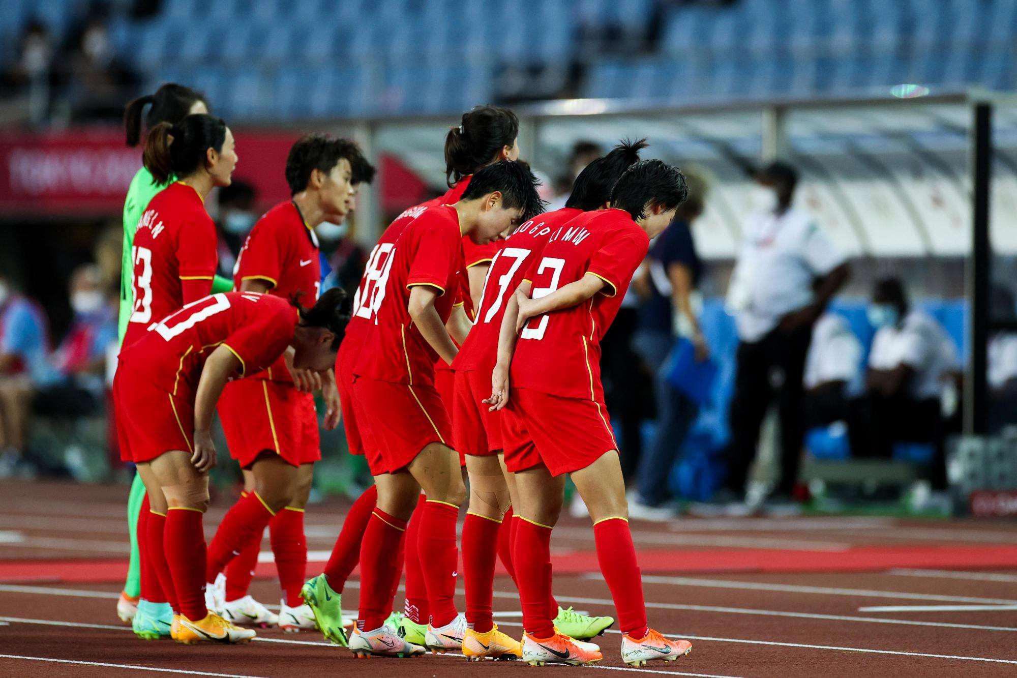 苦涩！中国女足美国拉练遭冷遇，邀不到正式球队比赛，这是为啥？(4)
