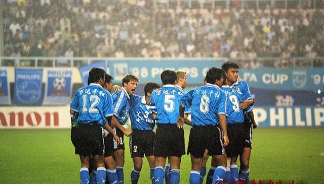 大连足球史上今天：1998年遭遇黑哨，王健林宣布万达退出足坛始末(5)