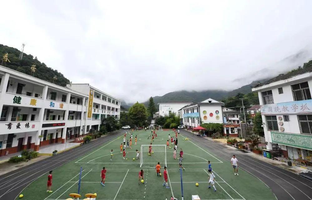 陕西留坝：校园足球带动城乡发展(5)