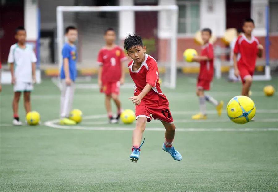 陕西留坝：校园足球带动城乡发展(7)