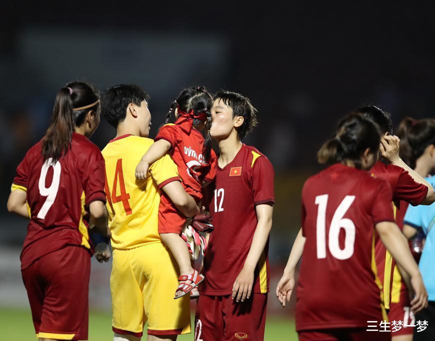 越南女足热议！女足世界杯禁止携带方便面，越南一年人均吃掉87包(3)