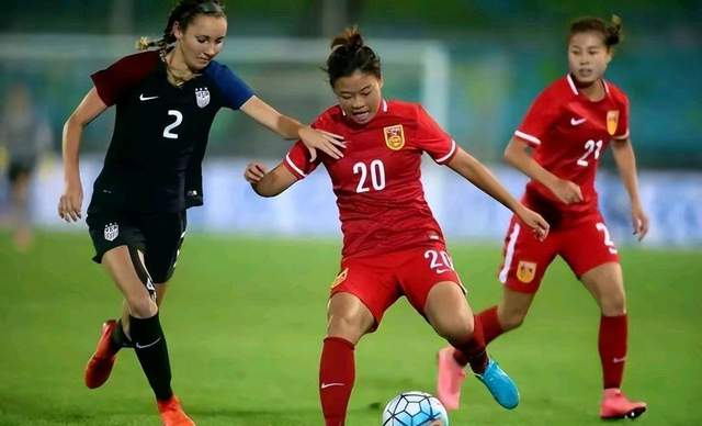 23岁女足球员助HB克厄3-0取胜 赵瑜洁留洋丹麦3次首发打进二球(5)