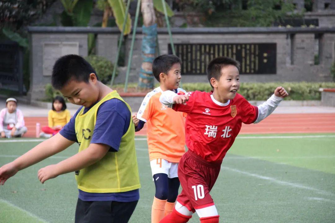 2022年南京市瑞金北村小学“幸福杯”校园足球联赛圆满结束(2)
