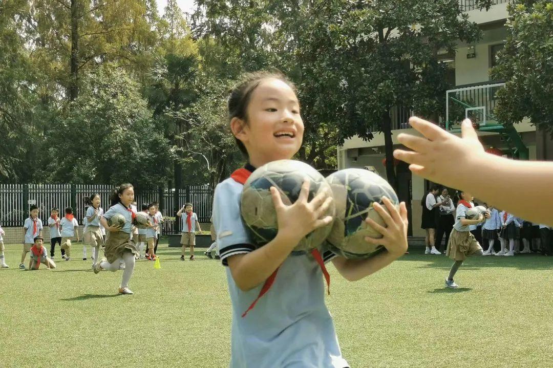 2022年南京市瑞金北村小学“幸福杯”校园足球联赛圆满结束(5)