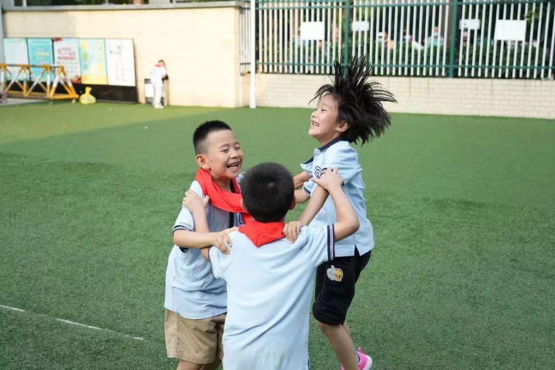 2022年南京市瑞金北村小学“幸福杯”校园足球联赛圆满结束(12)
