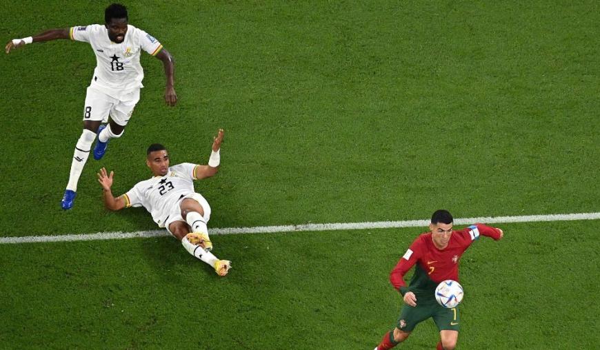 就在今天，37岁C罗创造疯狂纪录，成为足坛历史第一人！FIFA膜拜世界杯Goat(4)
