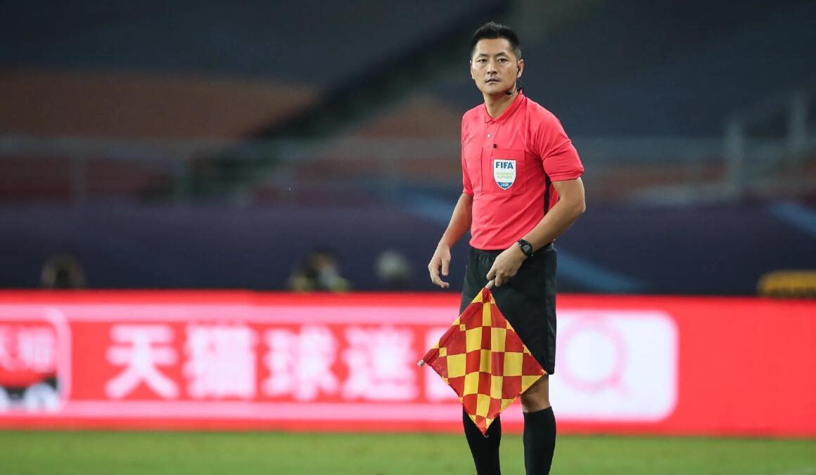 中国3个裁判参加世界杯，为什么有人认为马宁不如陆俊？(1)