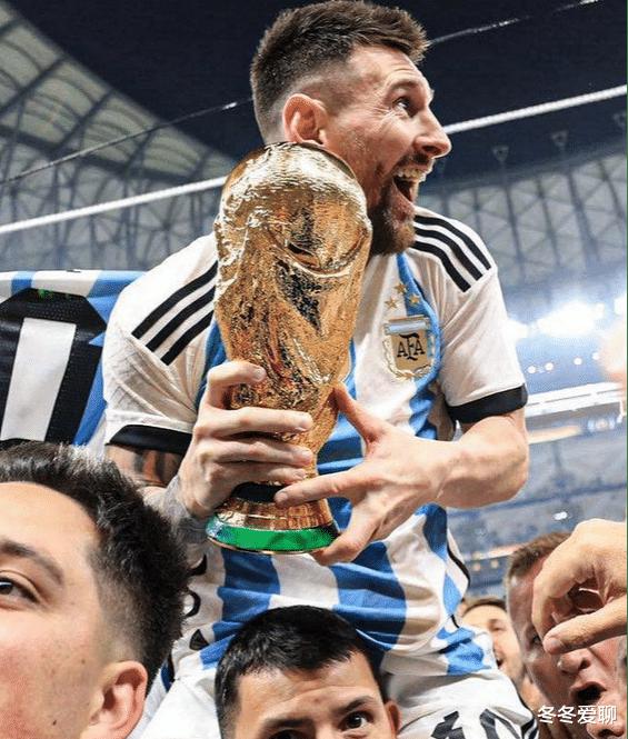 阿根廷球员能分到多少奖金？南美足联真豪横，直接将1000万美元支票塞到梅西手里！(1)