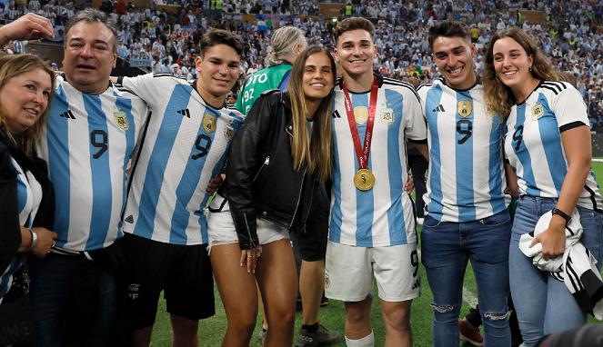 万众瞩目！阿根廷队回国航班直播，将被总统接见，开启夺冠游行(6)