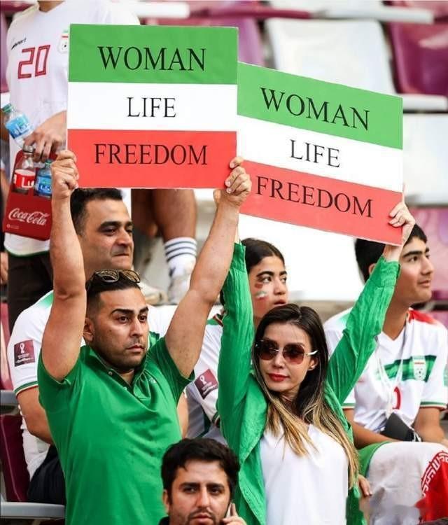 拒绝唱国歌冒着被开除的风险，为国内女性发声，虽败犹荣的伊朗队(2)