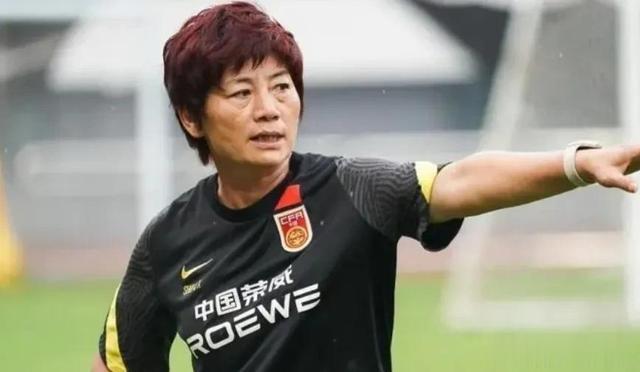她被女足队员称为“水妈妈”，也是中国女足背后的“孤勇者”(3)