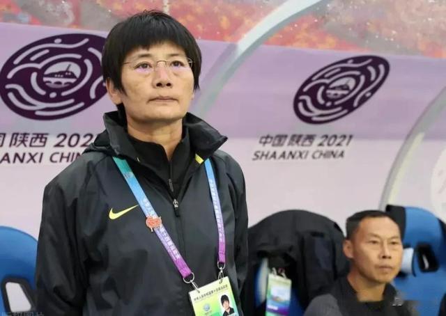 她被女足队员称为“水妈妈”，也是中国女足背后的“孤勇者”(9)