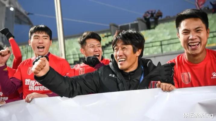 韩国籍主教练表示愿意执教中国国足，曾被谢晖压着打！(3)