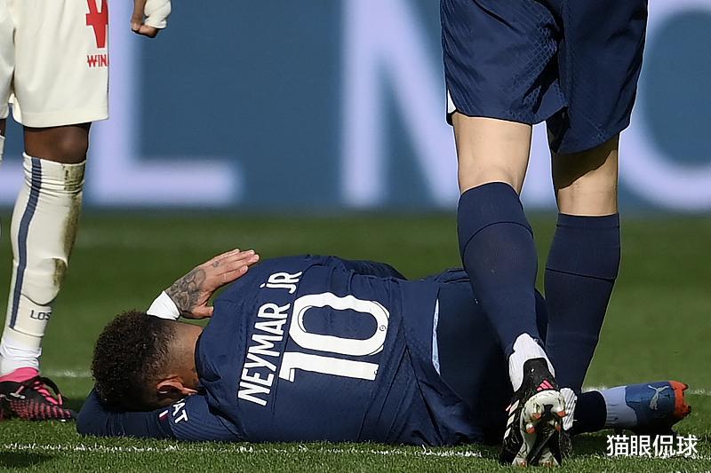 内马尔韧带部分撕裂伤停3-4周，球迷：他参加过欧冠淘汰赛吗(2)