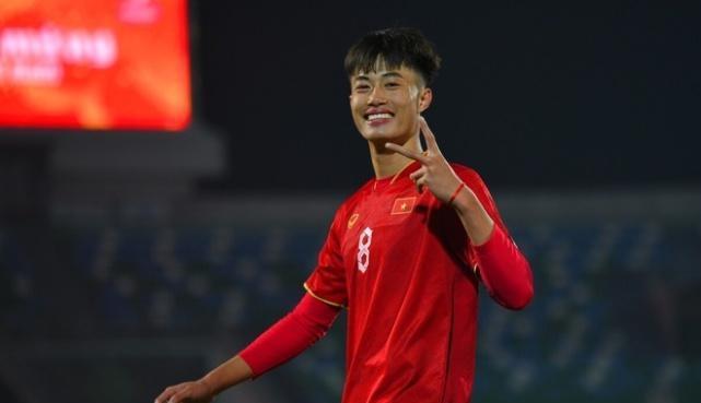 揭秘两连胜的越南U20：功勋主帅再造黄金一代，国足该学两点(1)