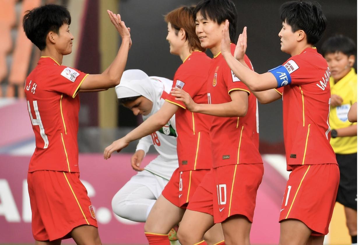 大胜老挝队！中国女足上演帽子戏法，一个人进好几个，王霜接班人(5)