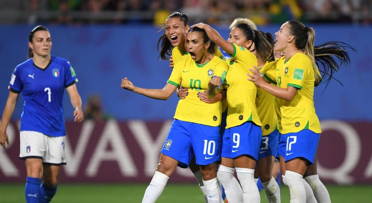 巴西是足球王国，在男足方面体现十分明显，涌现很多世界球星如贝利、贝贝托、罗纳尔多(9)