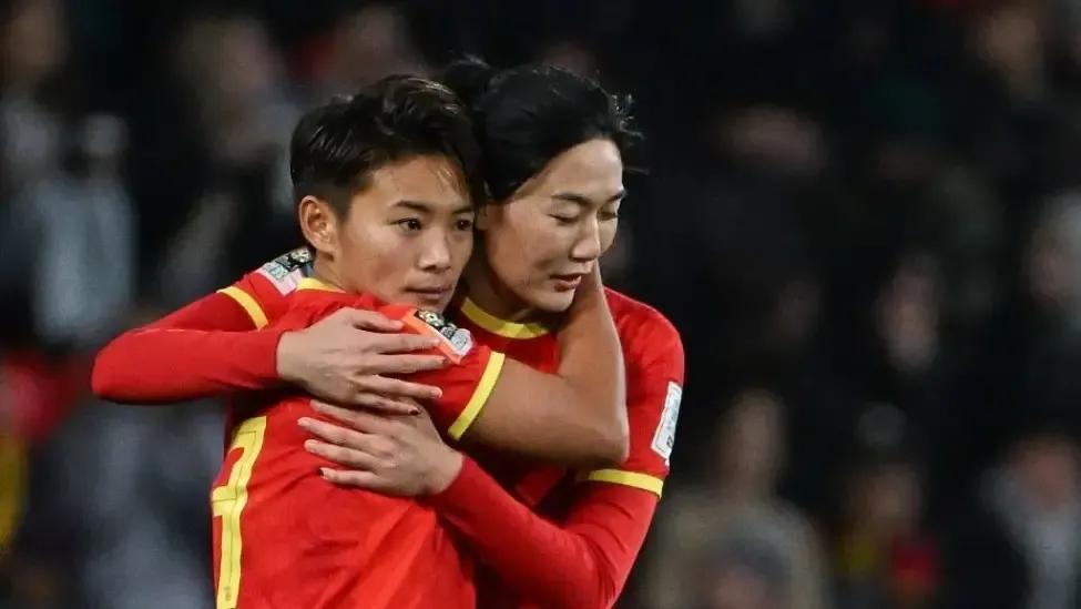 如果中国男足1：6输给对手，会被喷成什么样，多一些包容吧。
第一，中国女足世界杯(1)