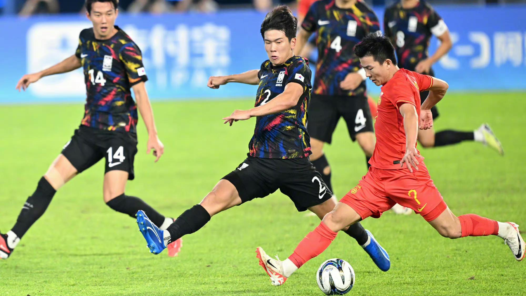 中国国足0-2不敌韩国遗憾止步八强，彻底揭露了三个残酷的事实！(1)