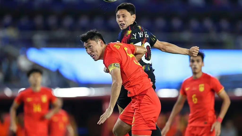 中国国足0-2不敌韩国遗憾止步八强，彻底揭露了三个残酷的事实！(2)