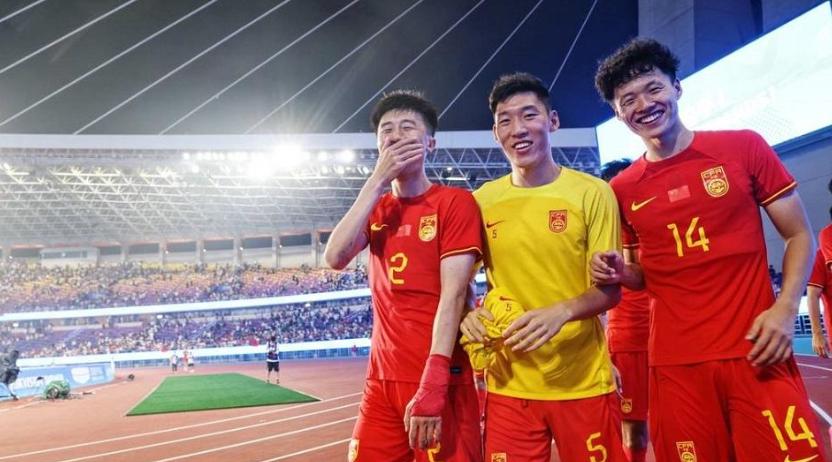 冷嘲热讽6年，1朝扬名天下，一群孩子：让“中国足球”汗颜无地！(1)