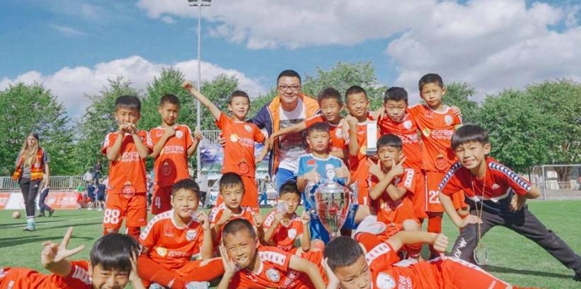 冷嘲热讽6年，1朝扬名天下，一群孩子：让“中国足球”汗颜无地！(3)