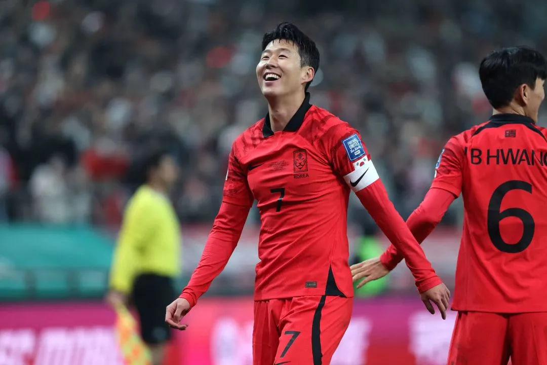孙兴慜感激中国球迷支持，展望2024年国家队更多欢笑(2)