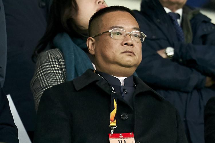 世体：西班牙人球迷将在本周末西乙主场比赛中抗议中国老板(1)