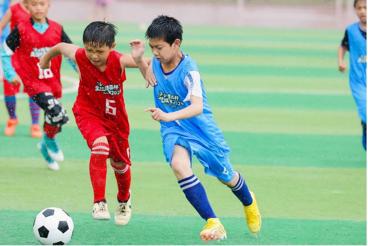 阿里公益“小小绿茵杯”足球联赛在江西遂川启动(2)