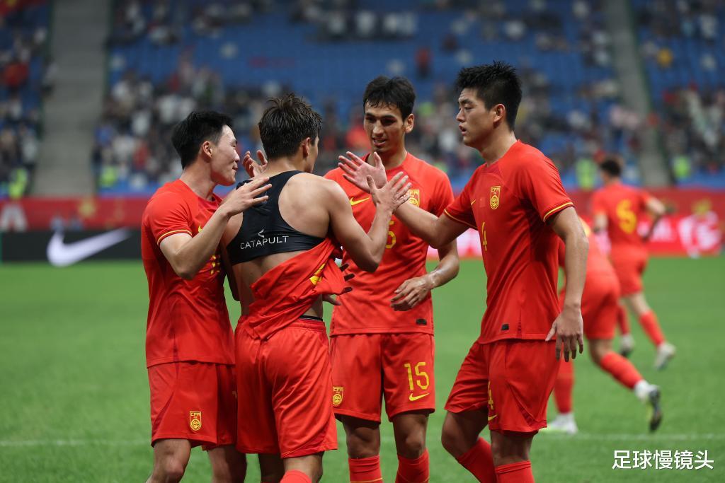 0-2到2-0！中国队反弹，冲刺奥预赛，出线形势：死亡之组PK日韩(1)